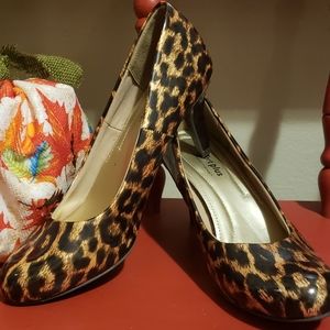 Leopard print Comfort Plus by Predictions Heels, 6 1/2